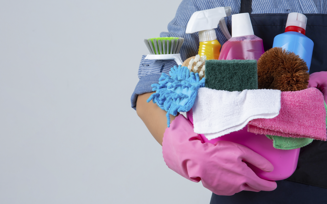 Organizar as tarefas de limpeza para condomínios requer um planejamento adequado e uma estrutura eficiente. Aqui estão algumas dicas para ajudar nesse processo: